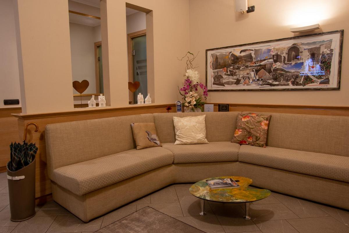 Hotel Bernina - Housity