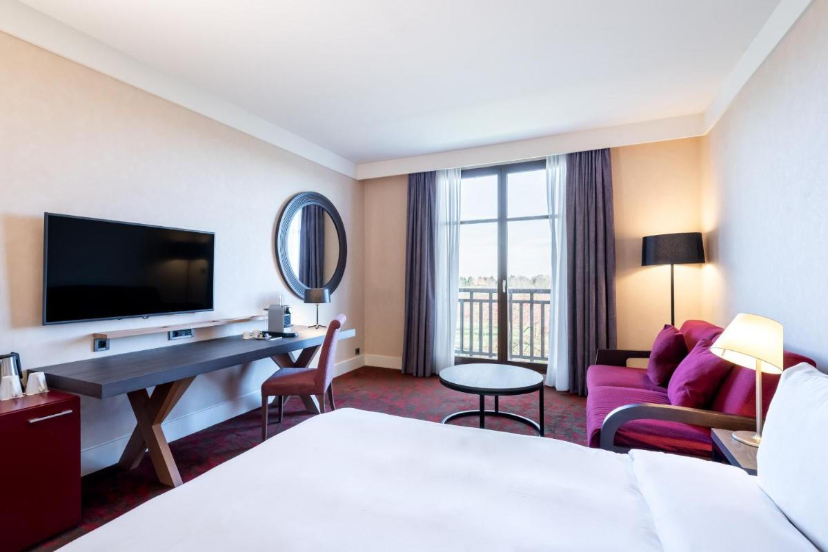 Télévision ou salle de divertissement dans l'établissement Hotel Paris Marne-la-Vallee by IHG