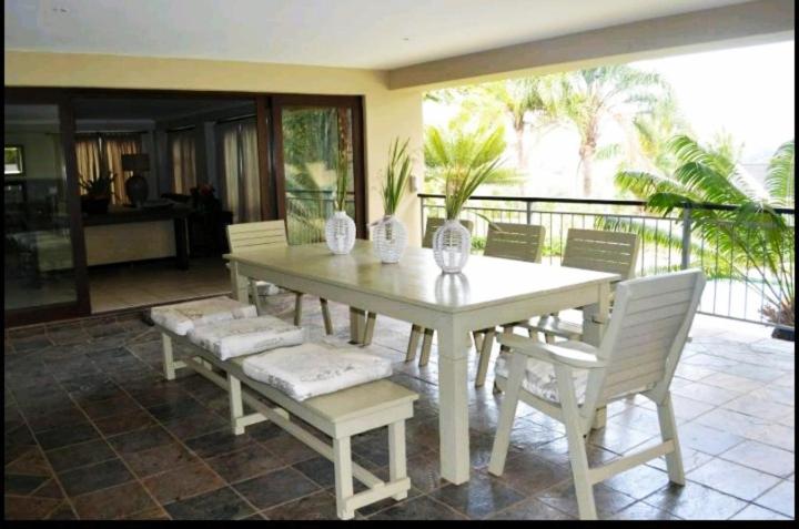 Mahogany Villa Guesthouse - SOLAR - Housity