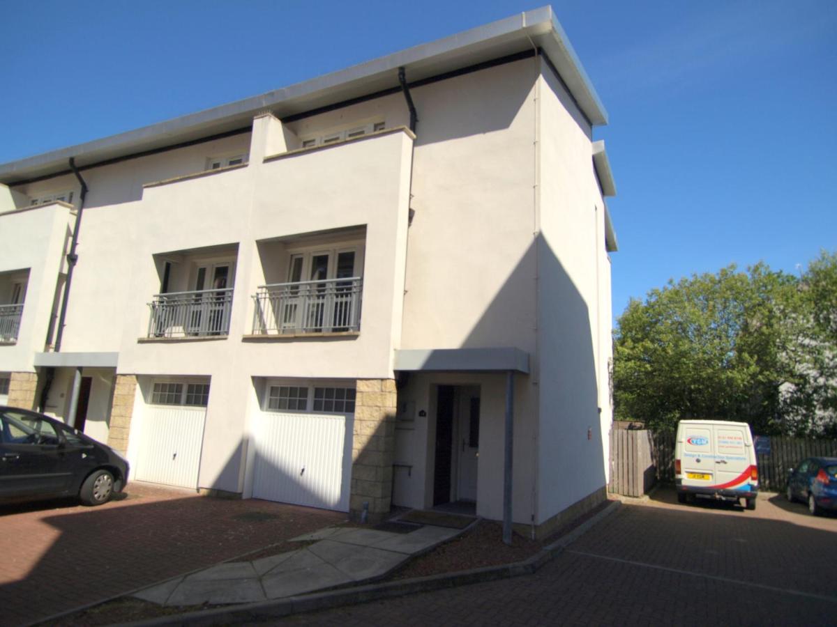 Allanfield Townhouse - Housity