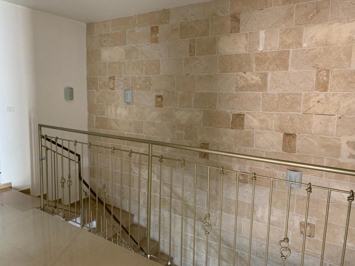 Prince Palace in the Village Kefar Yona - Housity