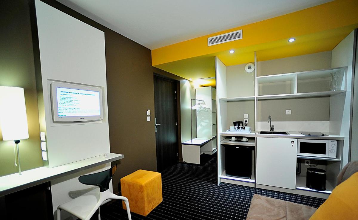 Cuisine ou kitchenette dans l'établissement B&B HOME Lyon Centre Berthelot
