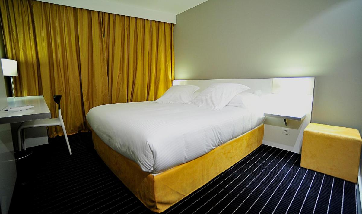 Un ou plusieurs lits dans un hébergement de l'établissement B&B HOME Lyon Centre Berthelot
