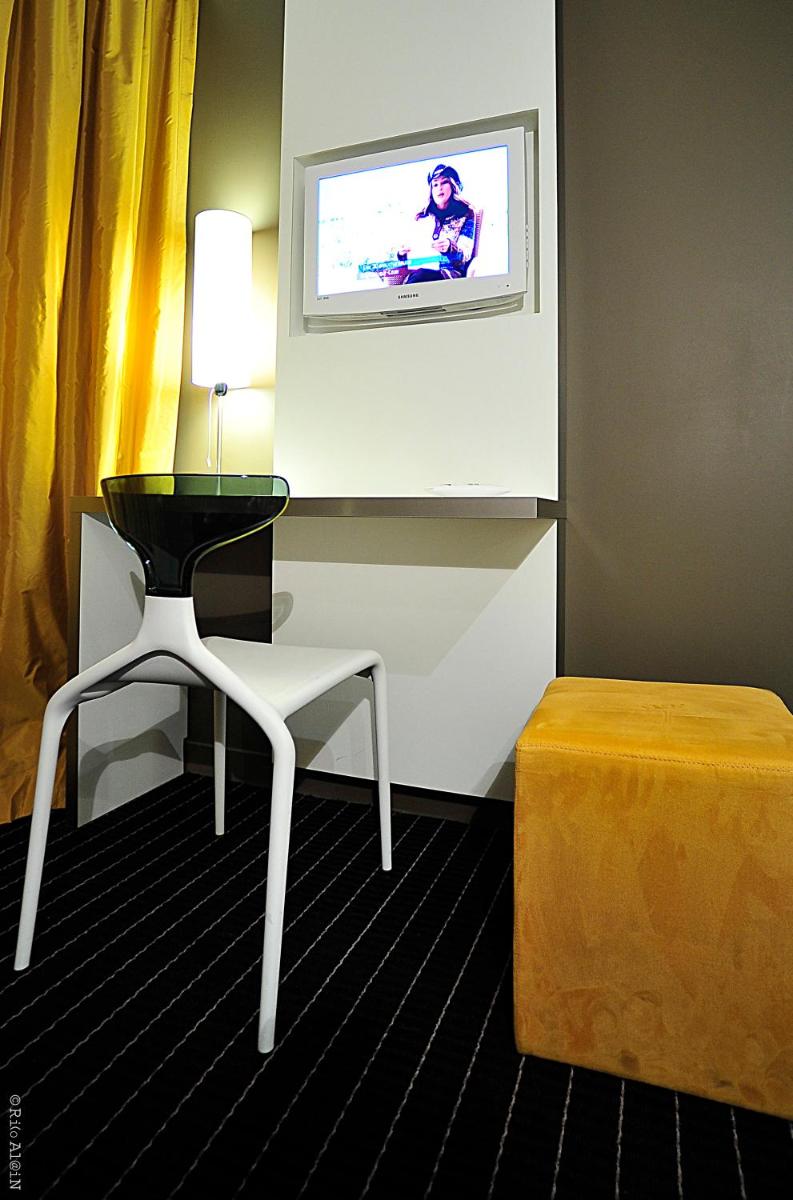 Télévision ou salle de divertissement dans l'établissement B&B HOME Lyon Centre Berthelot