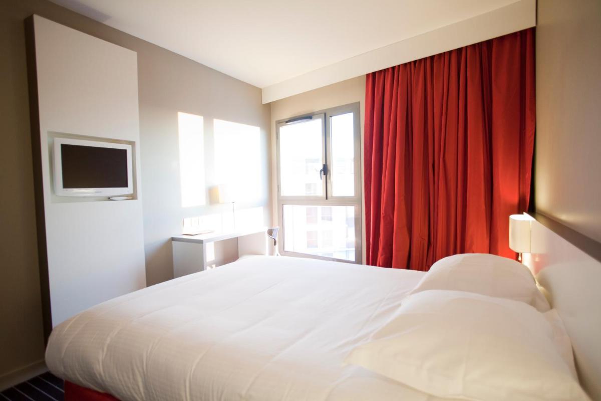 Un ou plusieurs lits dans un hébergement de l'établissement B&B HOME Lyon Centre Berthelot