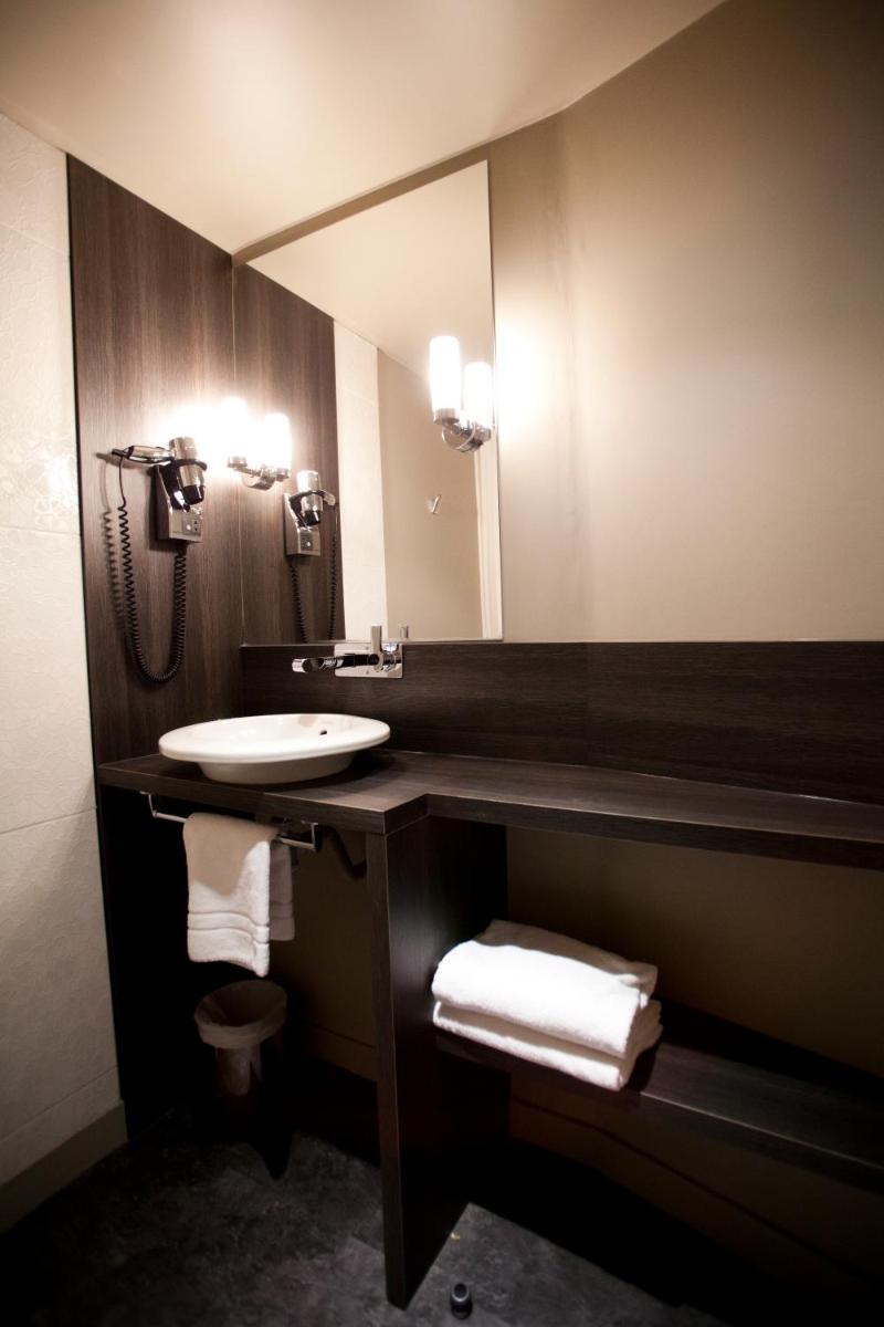 Salle de bains dans l'établissement B&B HOME Lyon Centre Berthelot