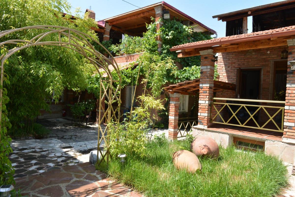 Tourist - Housity