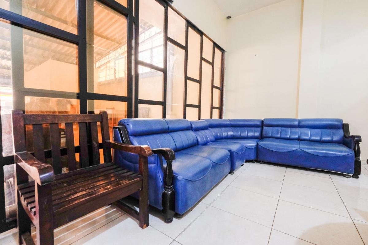 RedDoorz near Universitas Diponegoro Semarang - Housity