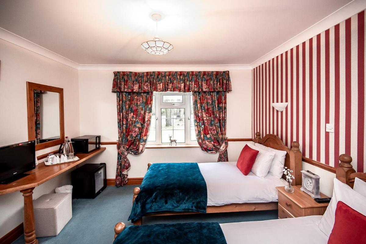Trivelles Waterhall Country Gatwick Hotel & airport parking - Housity