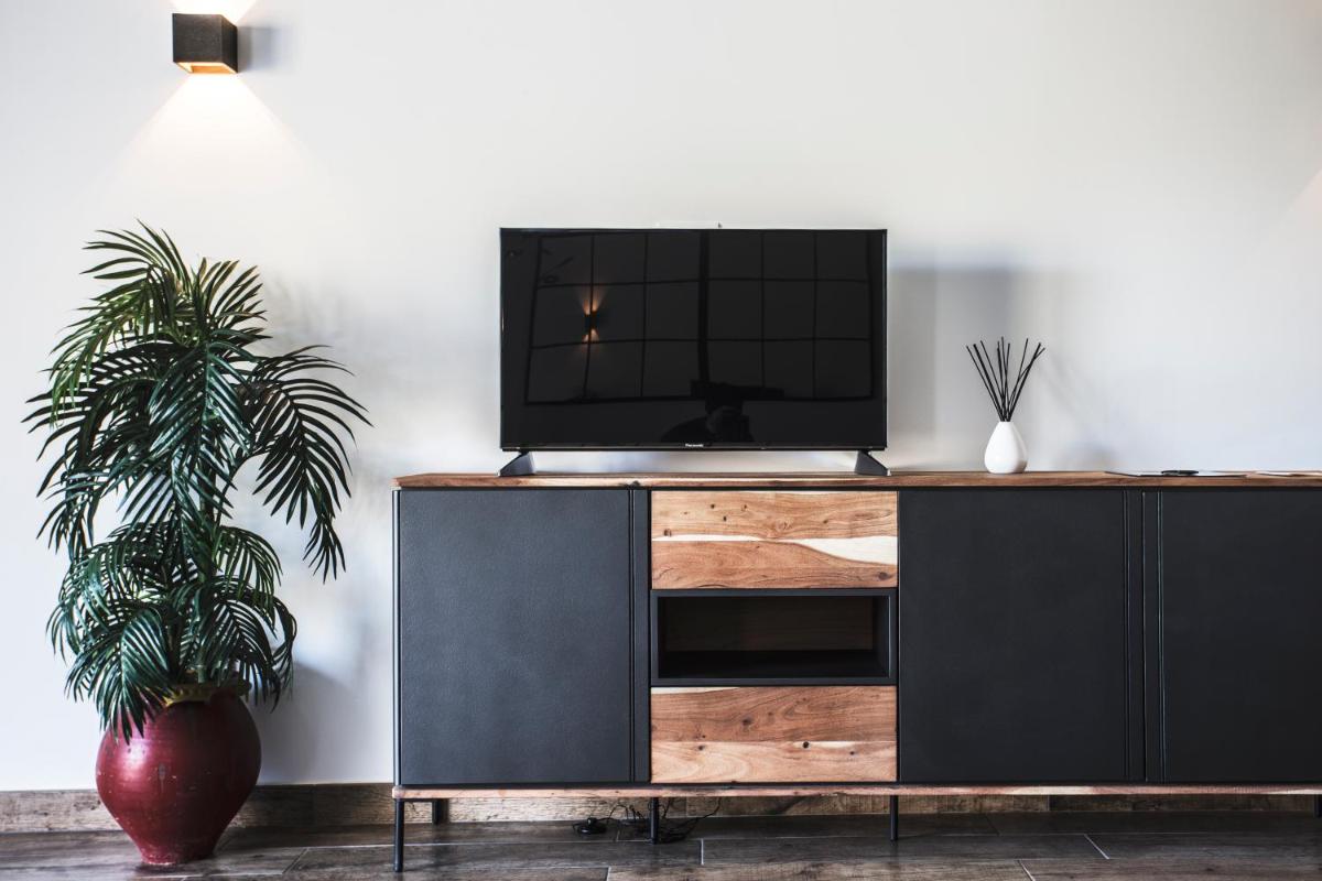 Télévision ou salle de divertissement dans l'établissement Le Roc E Fiori Hotel - Teritoria