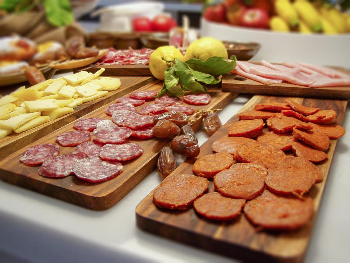 Comida en o cerca de este hotel