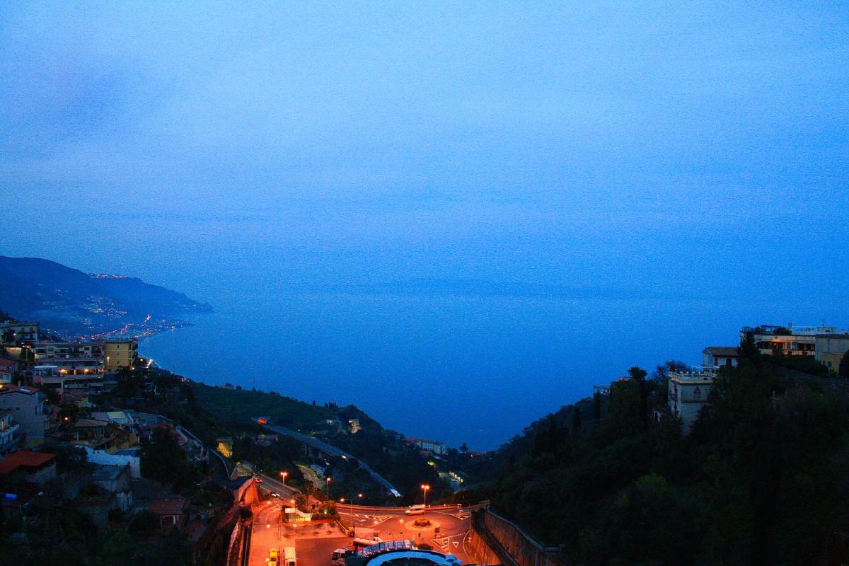 Sea view Apartment - Housity