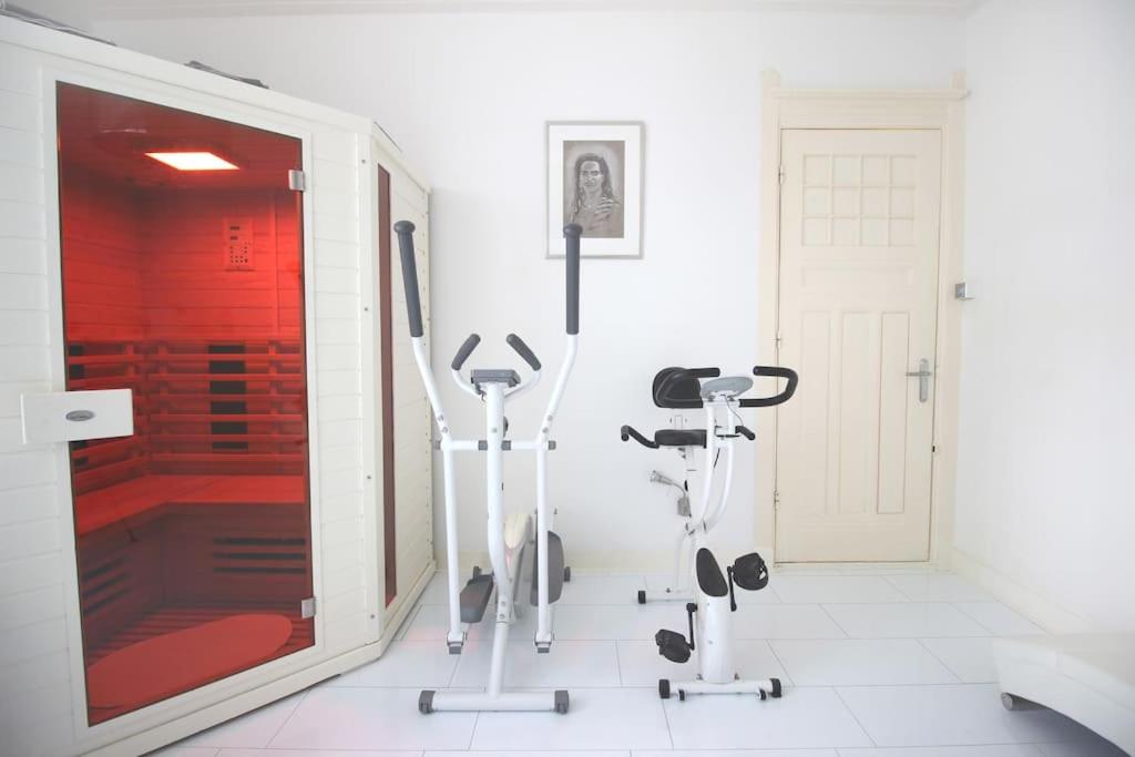 White Luxury Penthouse in City Centre - Housity