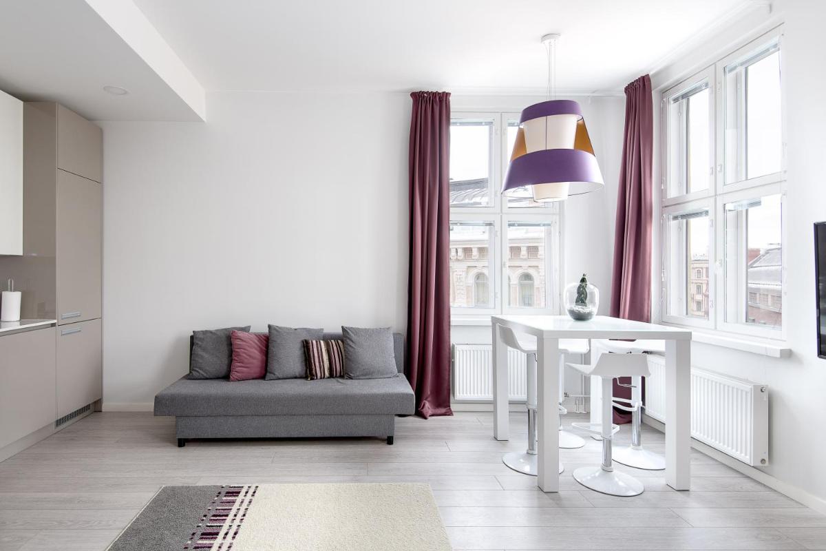 Suitetrails - New Modern Top Floor Residence