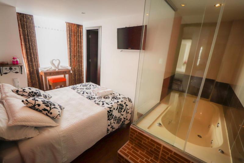 Hotel Funza Plaza - Housity