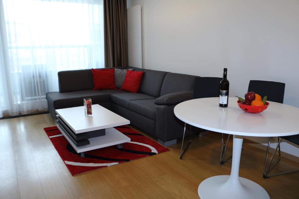 Panorama City Apartment with Free Parking - Housity