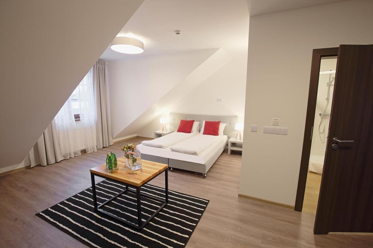 Malinowy Dwór Wieluń - Housity