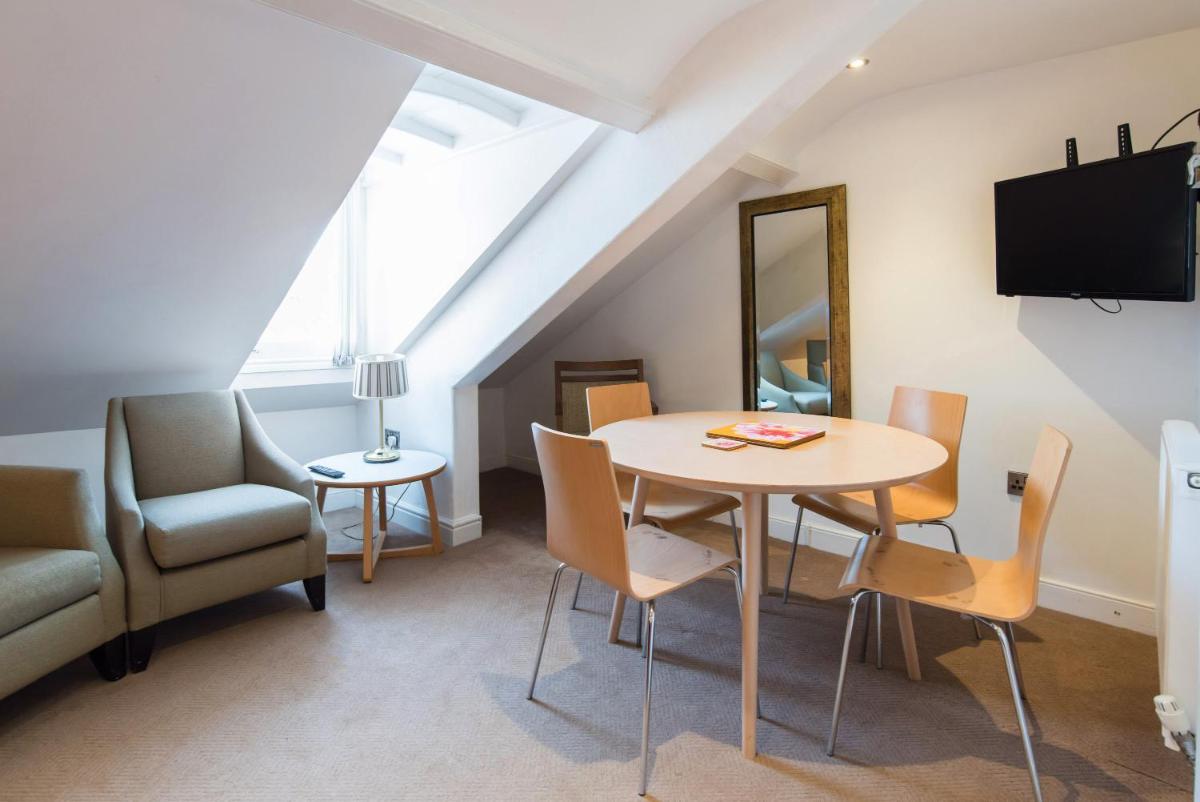 No 47 Marine Terrace - Housity