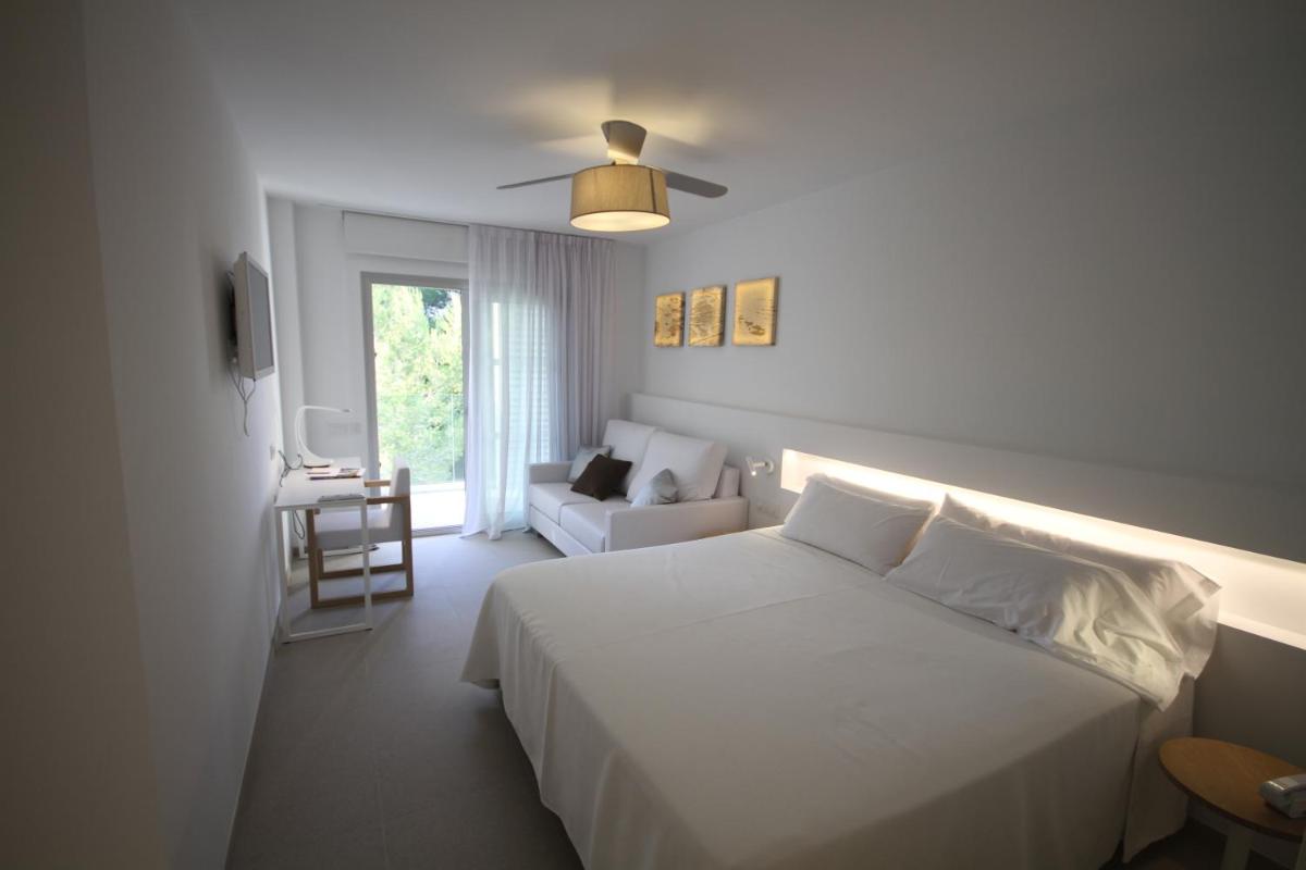 Cama o camas de una habitación en Hotel Cala Saona & Spa