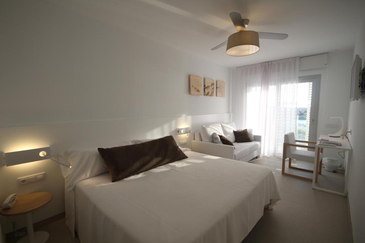 Cama o camas de una habitación en Hotel Cala Saona & Spa