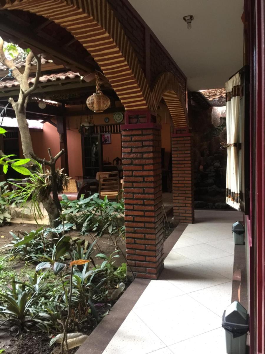 Omah Wetan Homestay - Housity