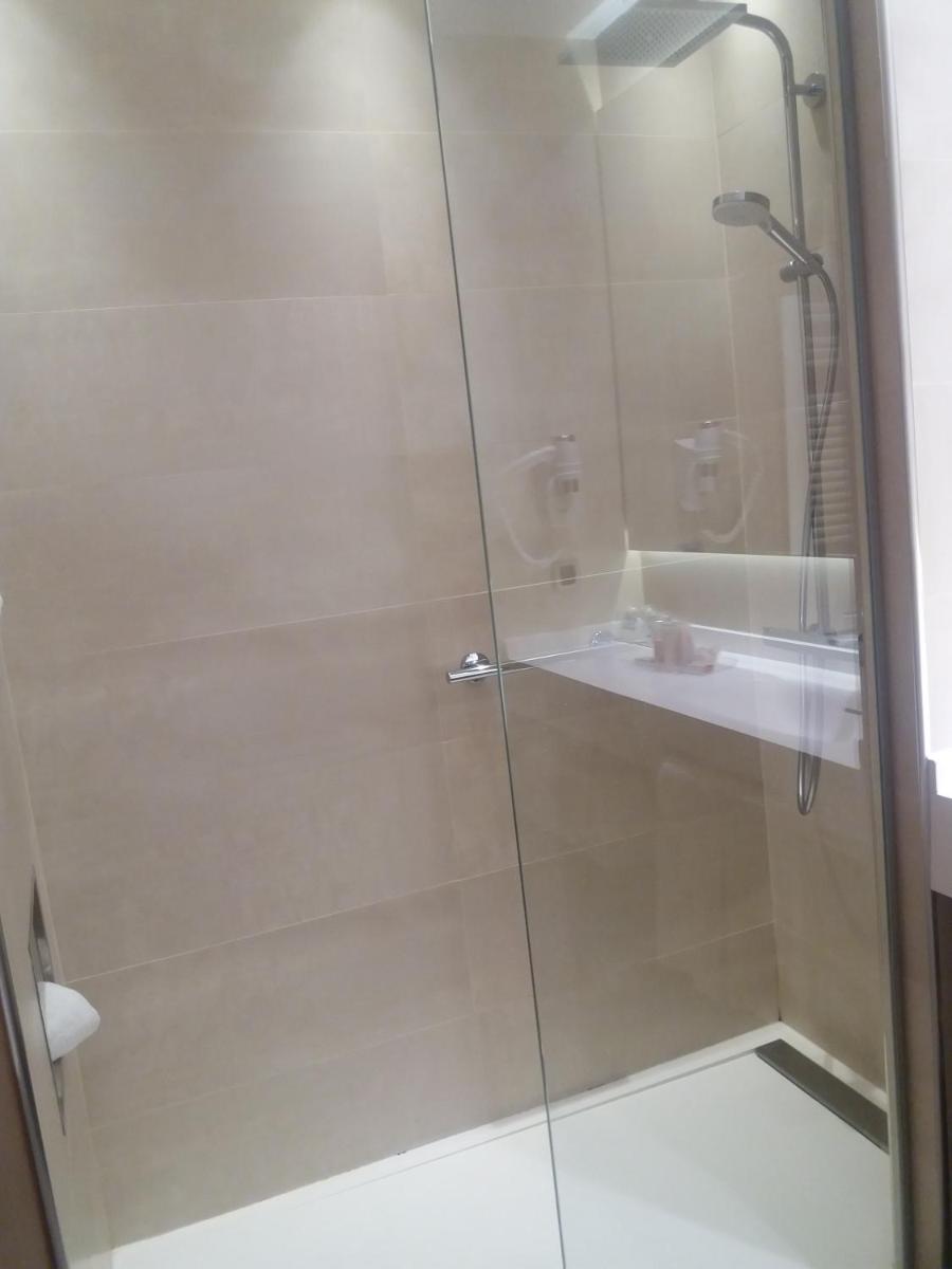 Un baño de Hotel Balneario Valle del Jerte