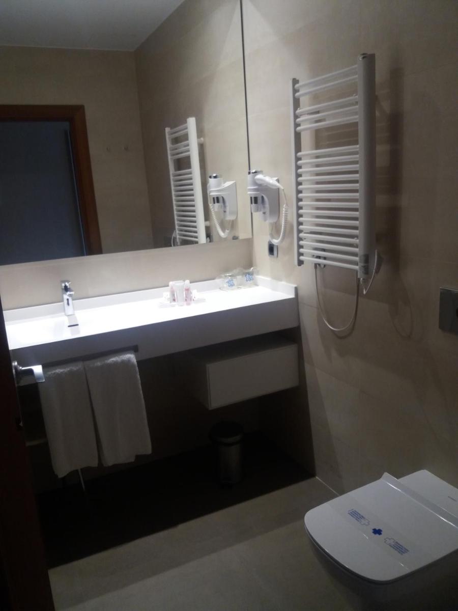 Un baño de Hotel Balneario Valle del Jerte