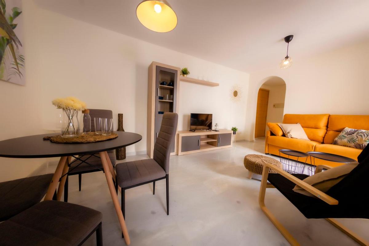 Expoholidays - Apartamentos Puerto Almerimar - Housity