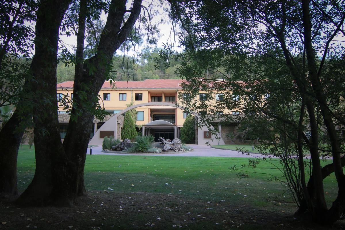 Jardín al aire libre en Hotel Balneario Valle del Jerte