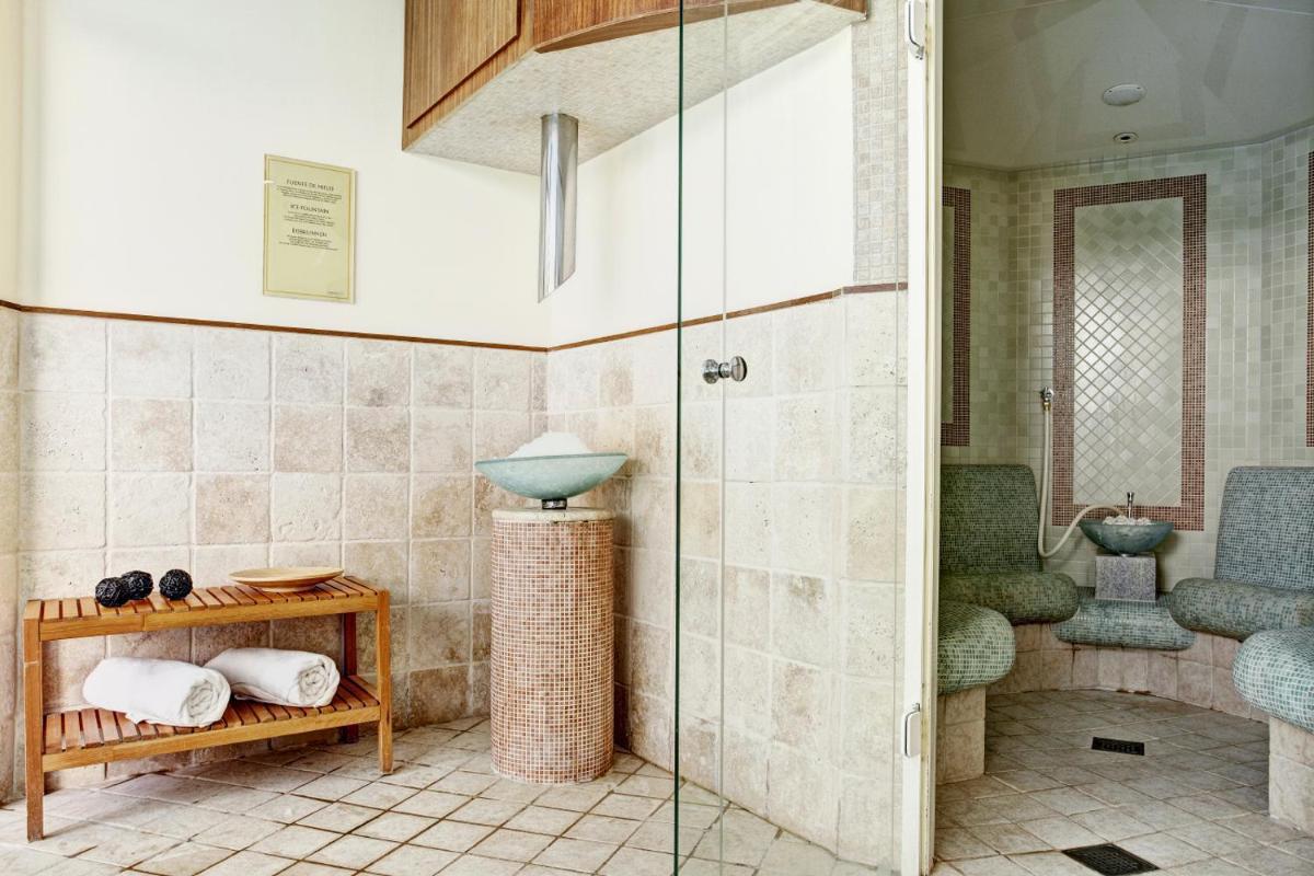 Un baño de Grupotel Nilo & Spa