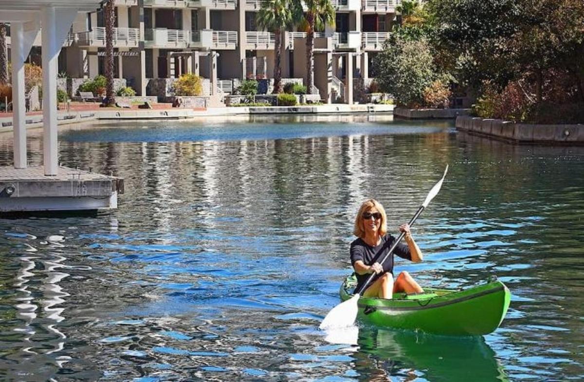Waterfront Stays - Housity