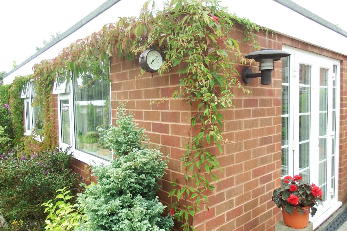 Cannock Chase Guest House Self Catering incl all home amenities & private entrance - Housity