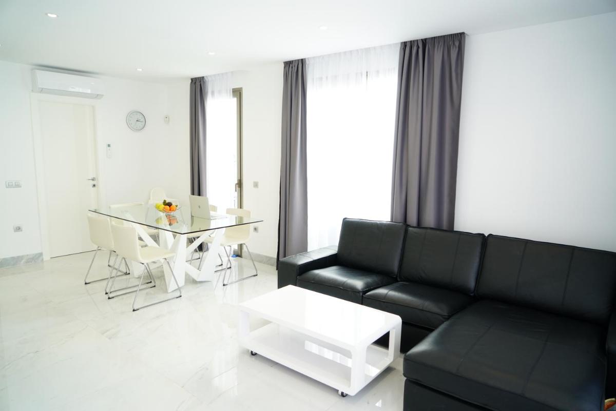 Luxury Villa in Los Cristianos - Housity