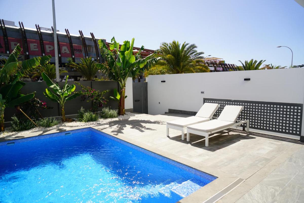 Luxury Villa in Los Cristianos - Housity