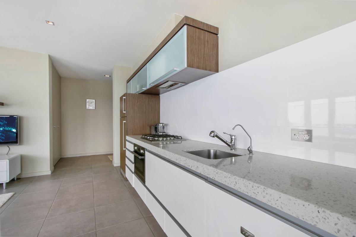 A Window on the Bay - Housity