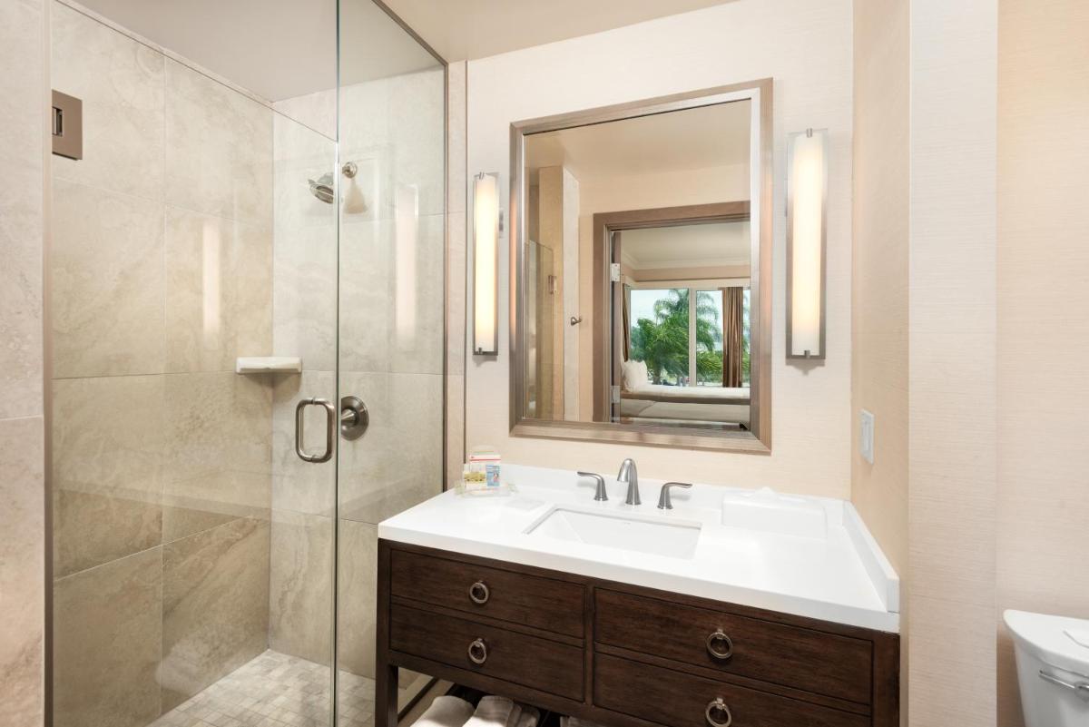 Holiday Inn San Diego Bayside, an IHG Hotel - Housity