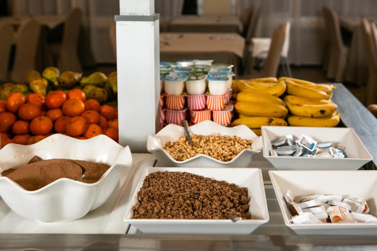 Comida en o cerca de este hotel