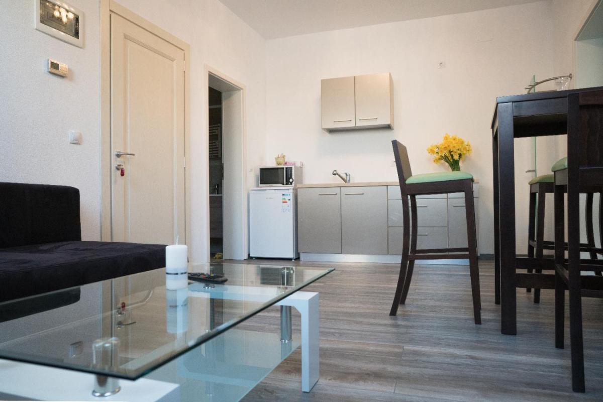 La Strada - Housity