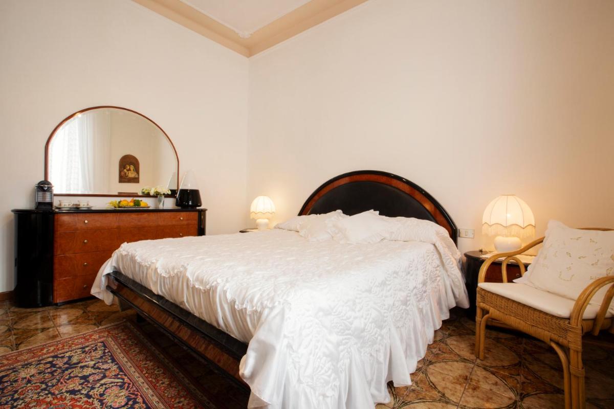 Room Cavour, nearby Cinqueterre - Housity