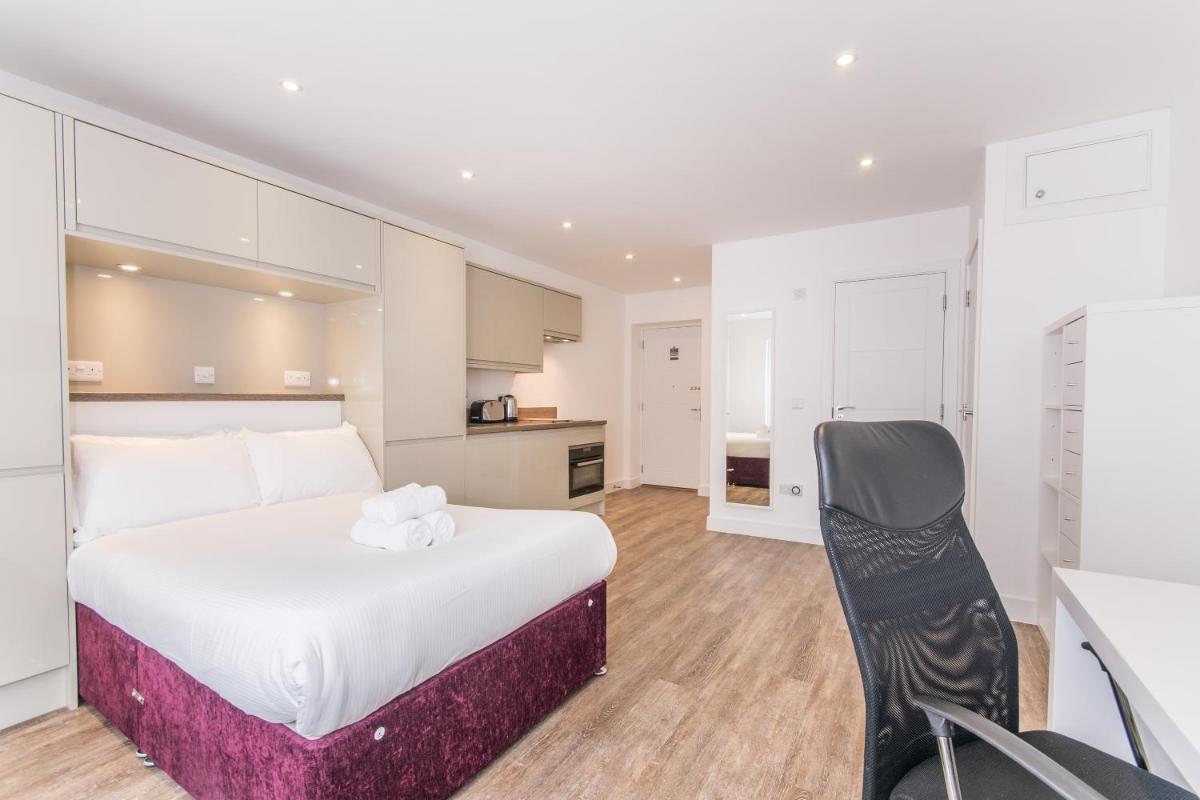 Town or Country - Canute Studio - Housity