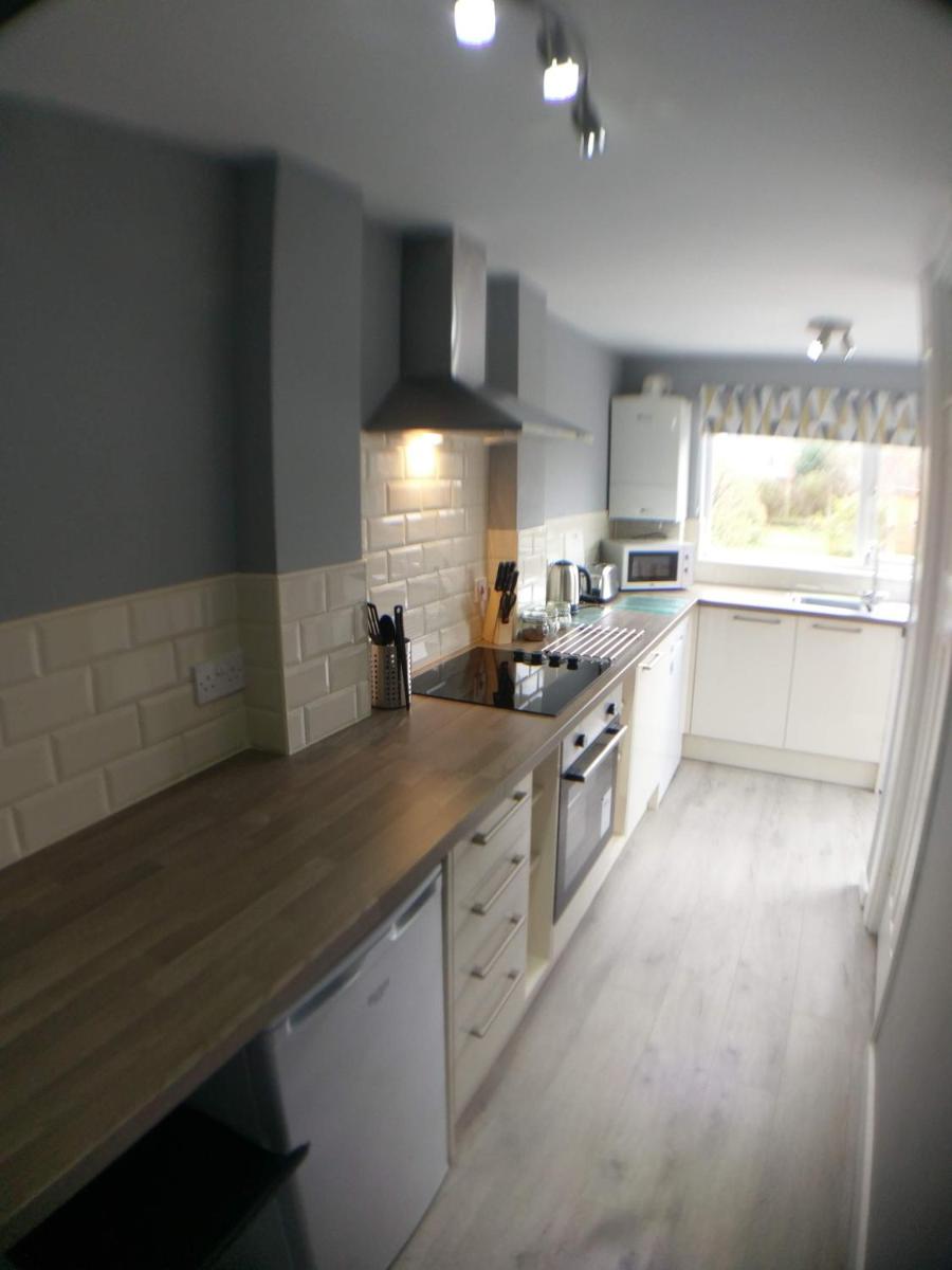 Wyken House - 3 Bedroom House Coventry - Sleeps 5 - Housity
