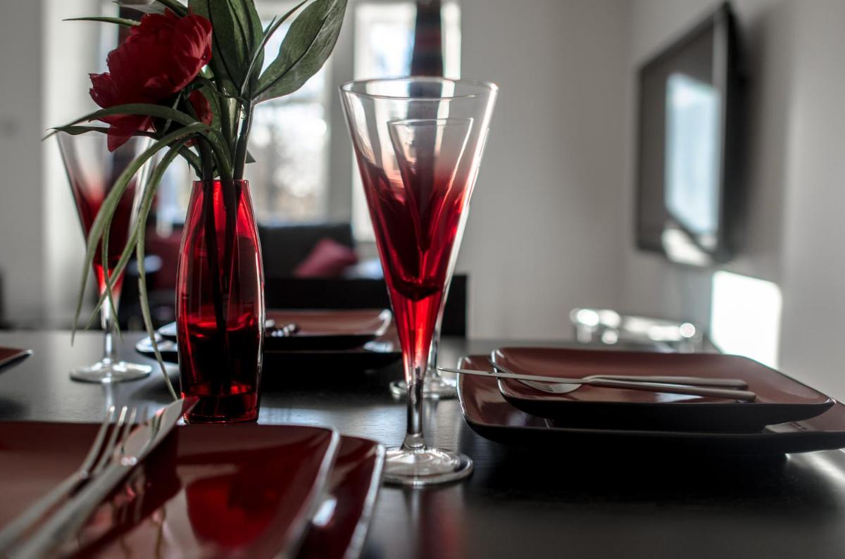 Orange Apartments Polmuir Gardens Only 7 minutes to City Centre - Hizvo