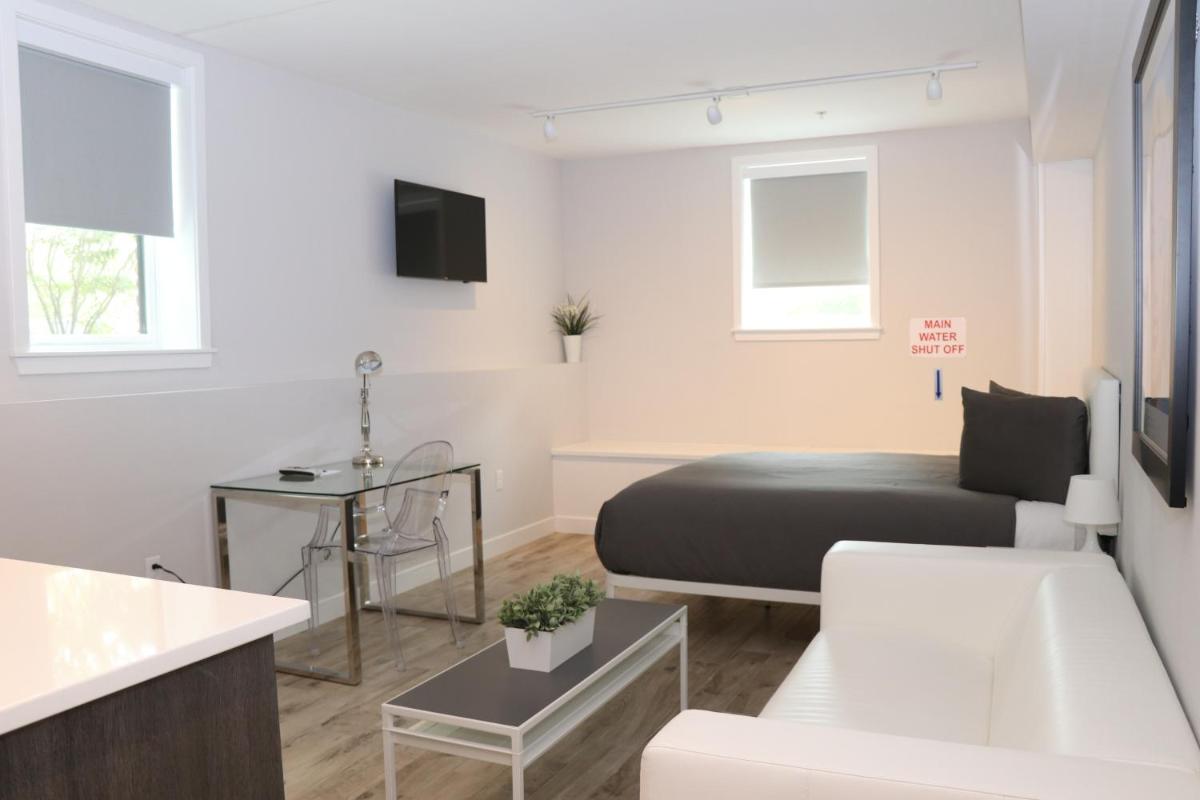 A Stylish Stay w/ a Queen Bed, Heated Floors.. #1 - Housity