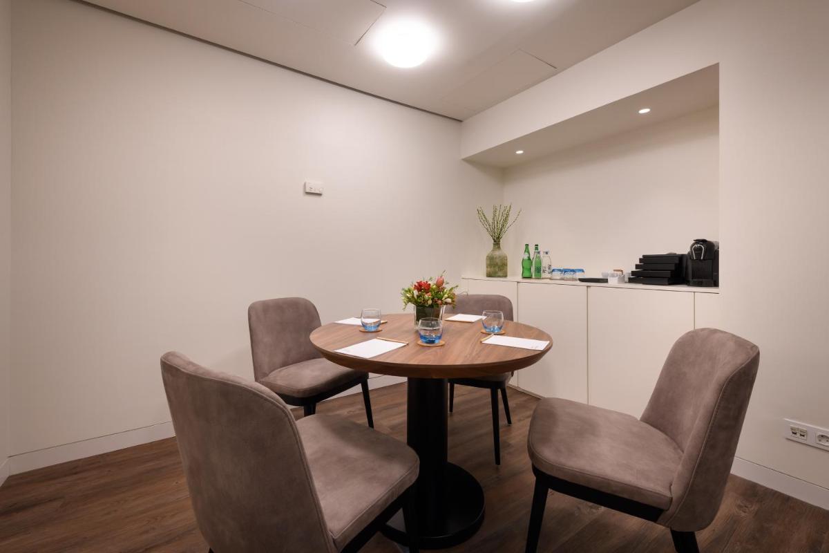 Uma área de estar em Inspira Liberdade Boutique Hotel