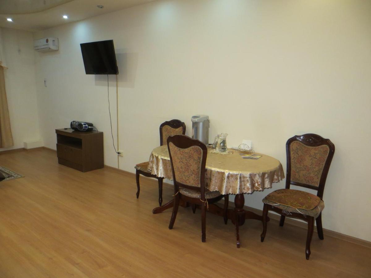 Apart-Hotel on Solnechniy 10 - Housity