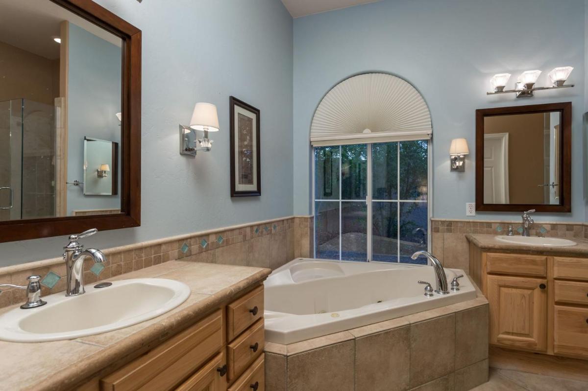 Saguaro Sunset at Cave Creek 4 BR by Casago - Housity