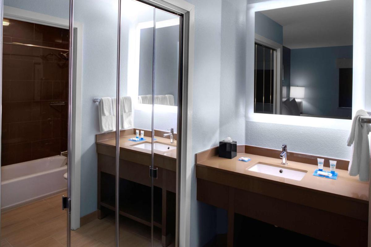 Hyatt House Sterling/Dulles Airport North - Housity