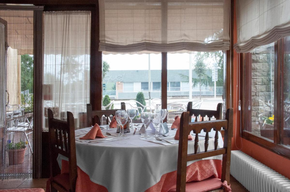 Hostal Montserrat - Housity