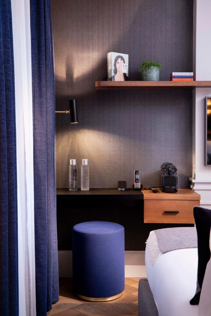 Plateau bouilloire dans l'établissement Maison ELLE Paris