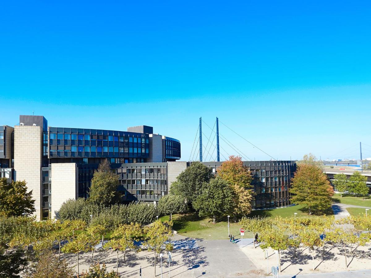 Ein allgemeiner Blick auf Düsseldorf oder ein Stadtblick von des Aparthotels aus